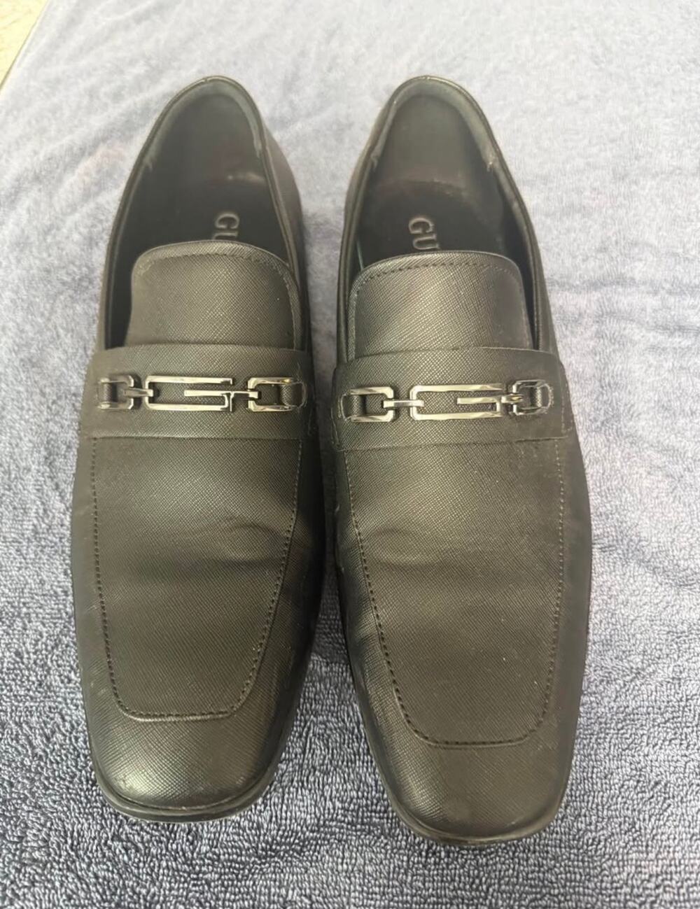 GUESS Mens Loafers Size 10M Black Dress Shoes Metal Logo Bit Slip On